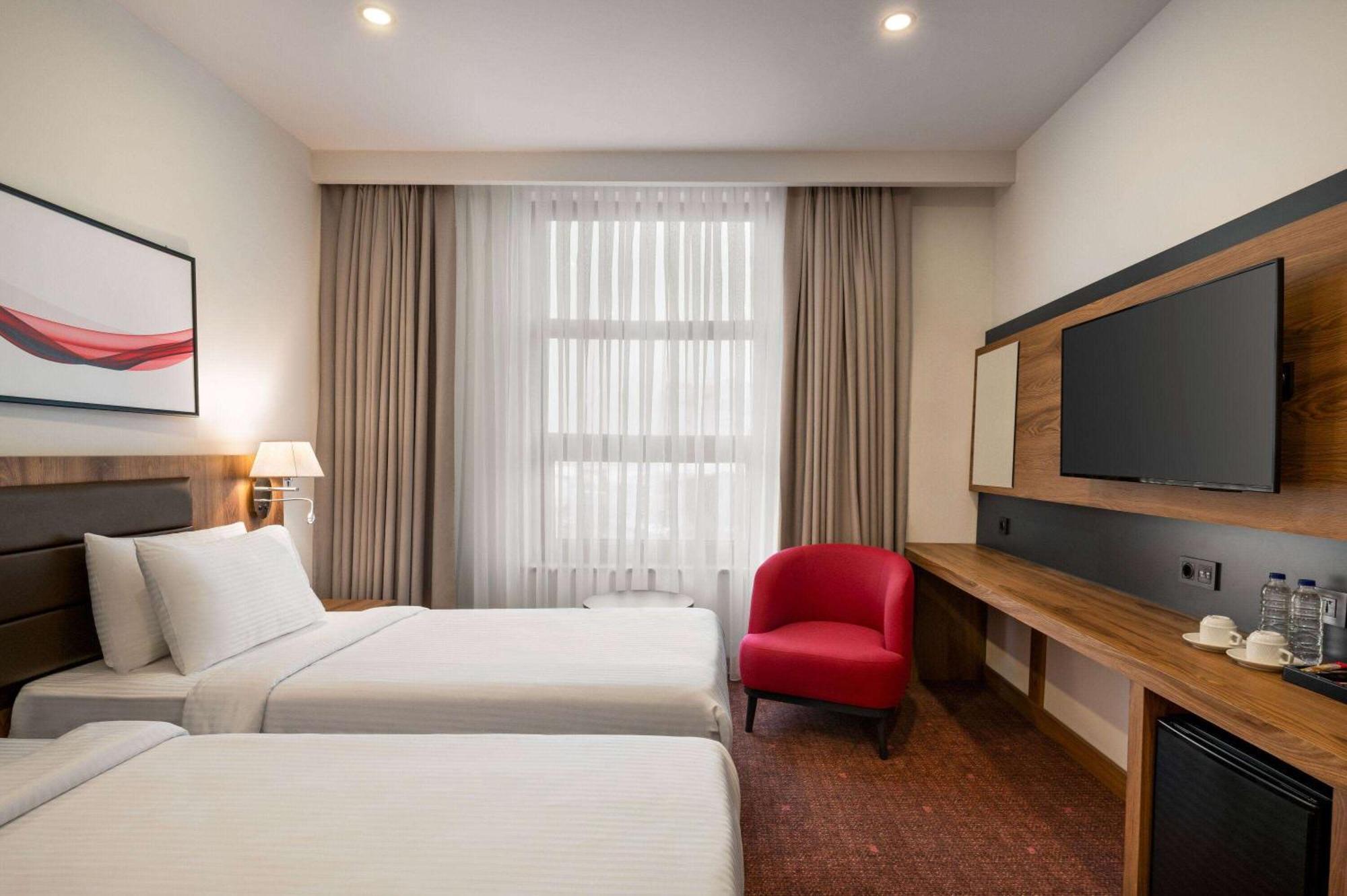 Hotel Ramada By Wyndham Karacabey Bursa Exterior foto